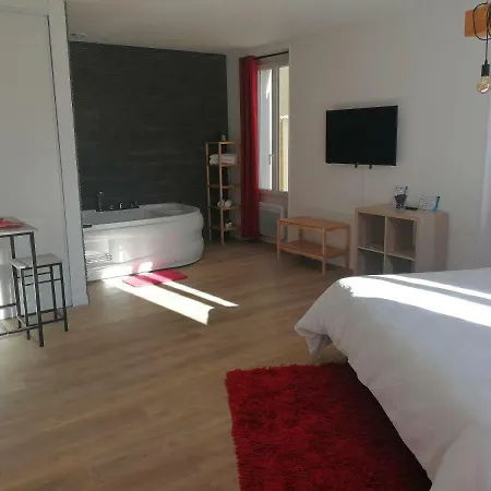 Loft Romantique Avec Privatif - Noctambulles Apartment Hyères